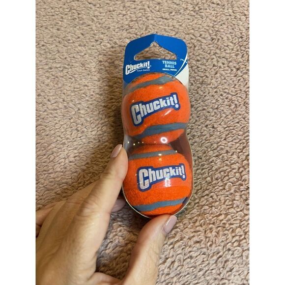 Chuckit!Ultra Ball Dog Toy, Medium (2.5 Inch Diameter) Pack of 2,breeds 20-60 lb - Picture 1 of 3